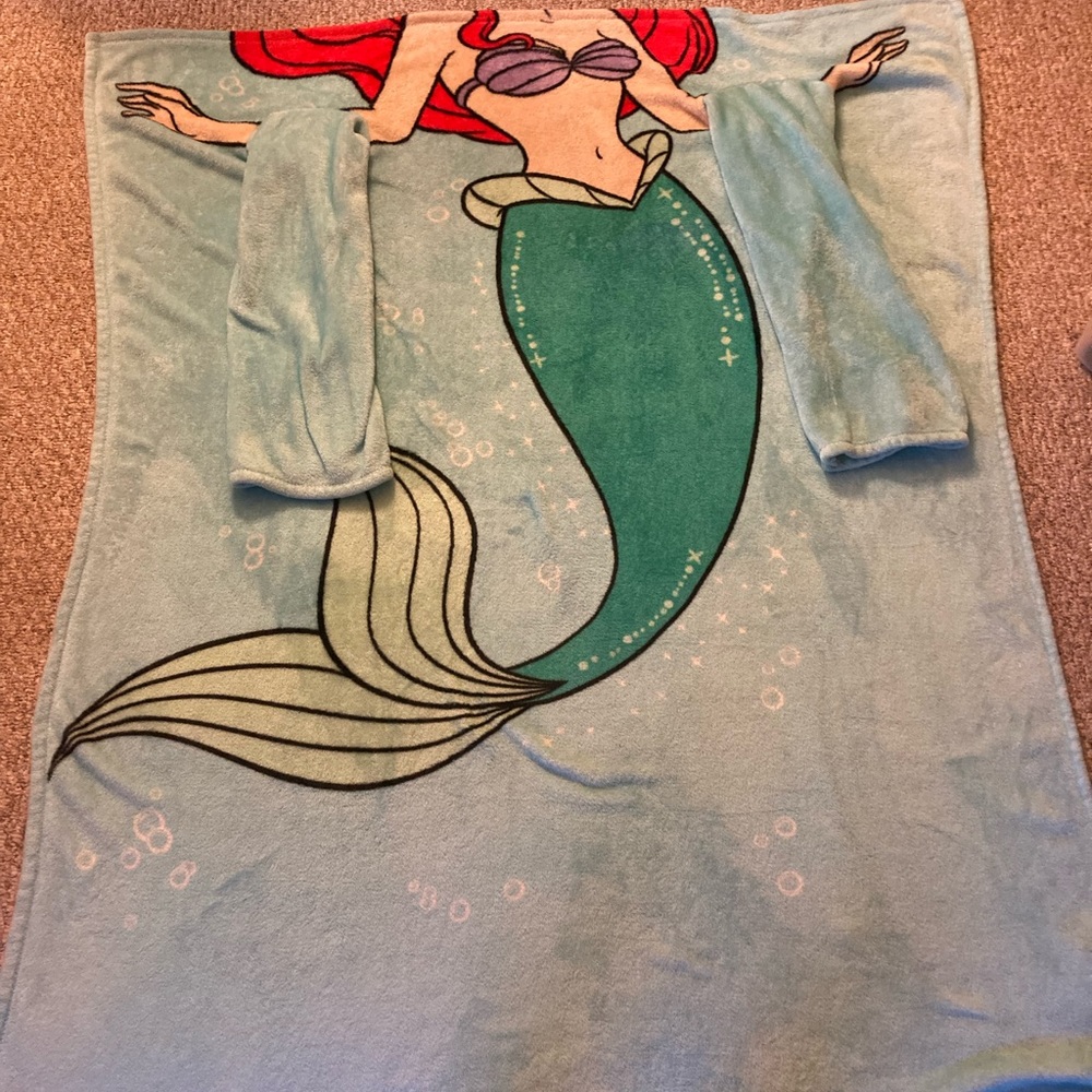 Disney little mermaid snuggley blanket